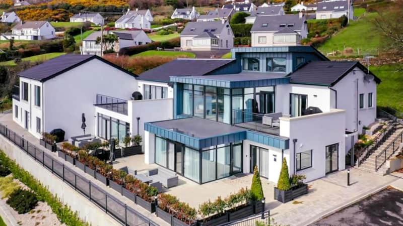 Bayview Luxury 3 Bedroom Apartment First Floor Downings Esterno foto