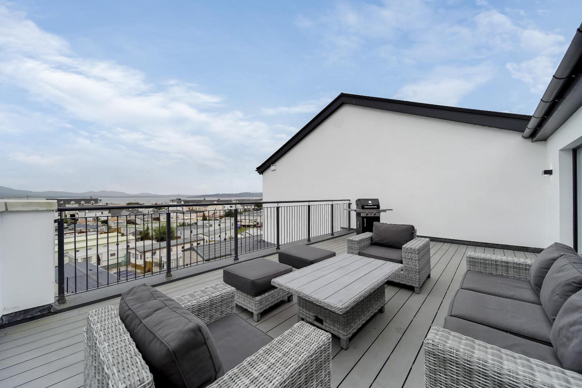 Bayview Luxury 3 Bedroom Apartment First Floor Downings Esterno foto