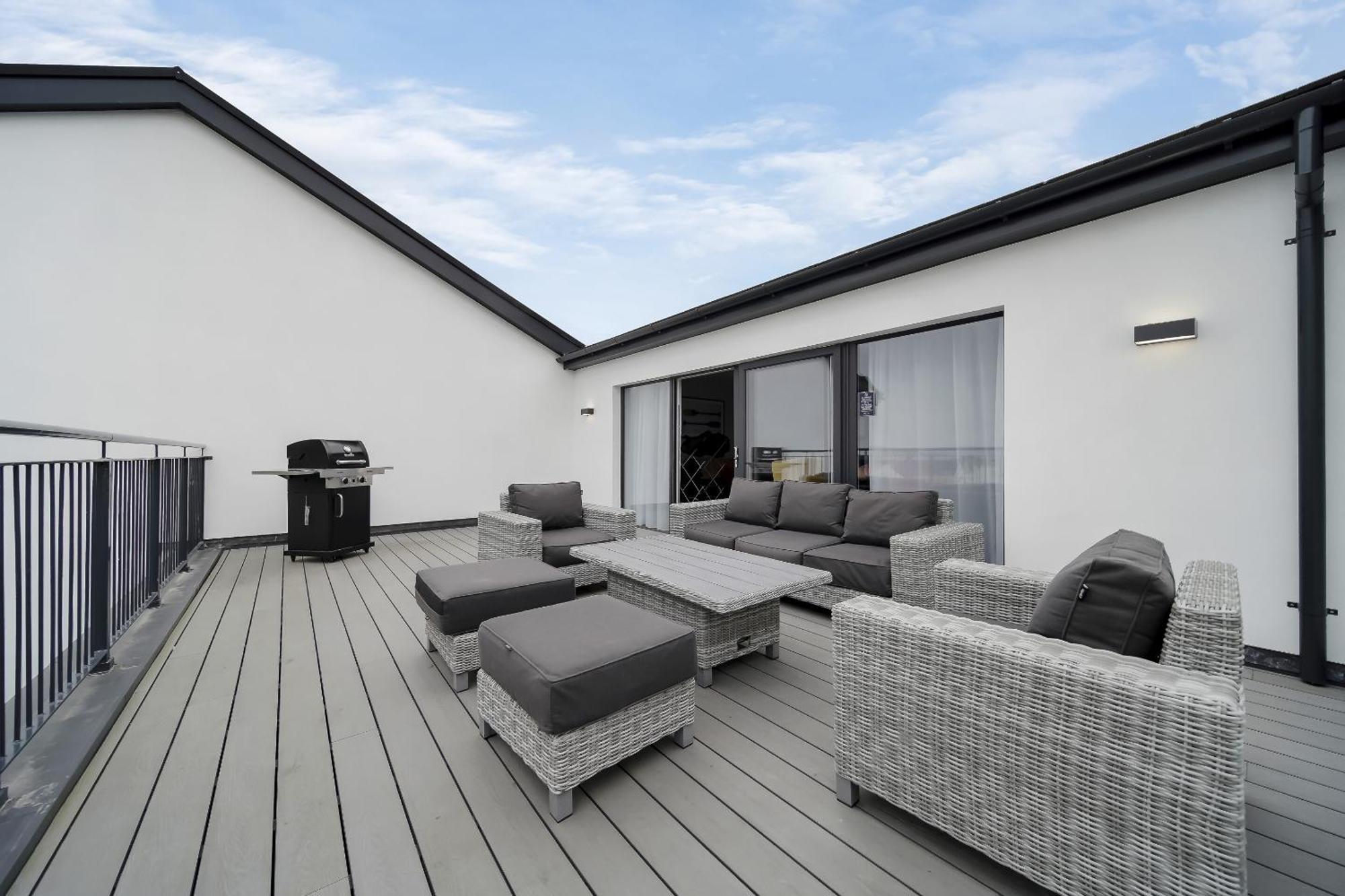 Bayview Luxury 3 Bedroom Apartment First Floor Downings Esterno foto